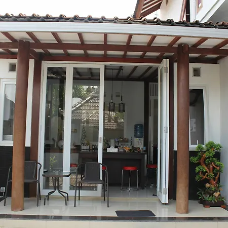 Pecatu Vira House Hotel